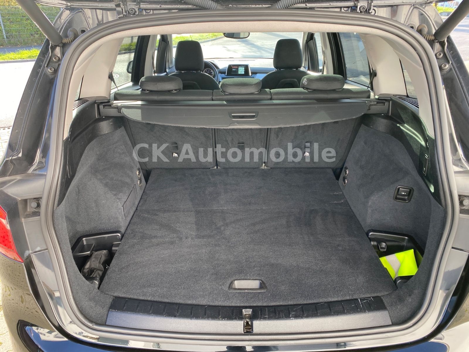 Fahrzeugabbildung BMW 218d Gran Tourer Advantage/Navi/Pano/LED/AHK