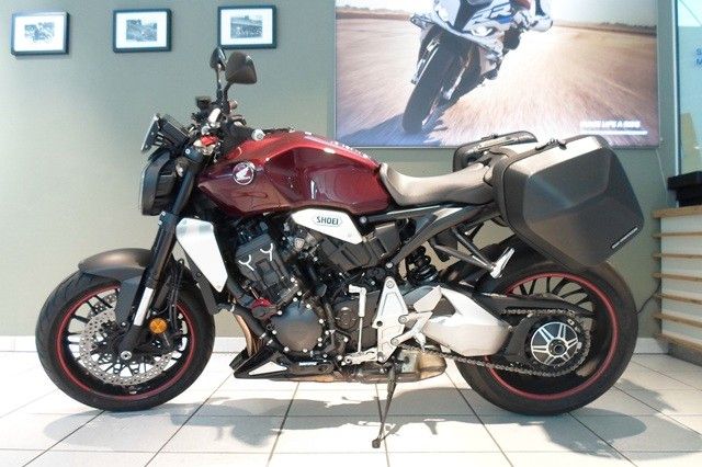 Fahrzeugabbildung Honda CB1000R mit Seitenkoffer