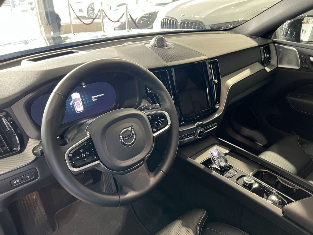 Volvo XC60 T6 Plus Black Edition Recharge AWD B&W HUD