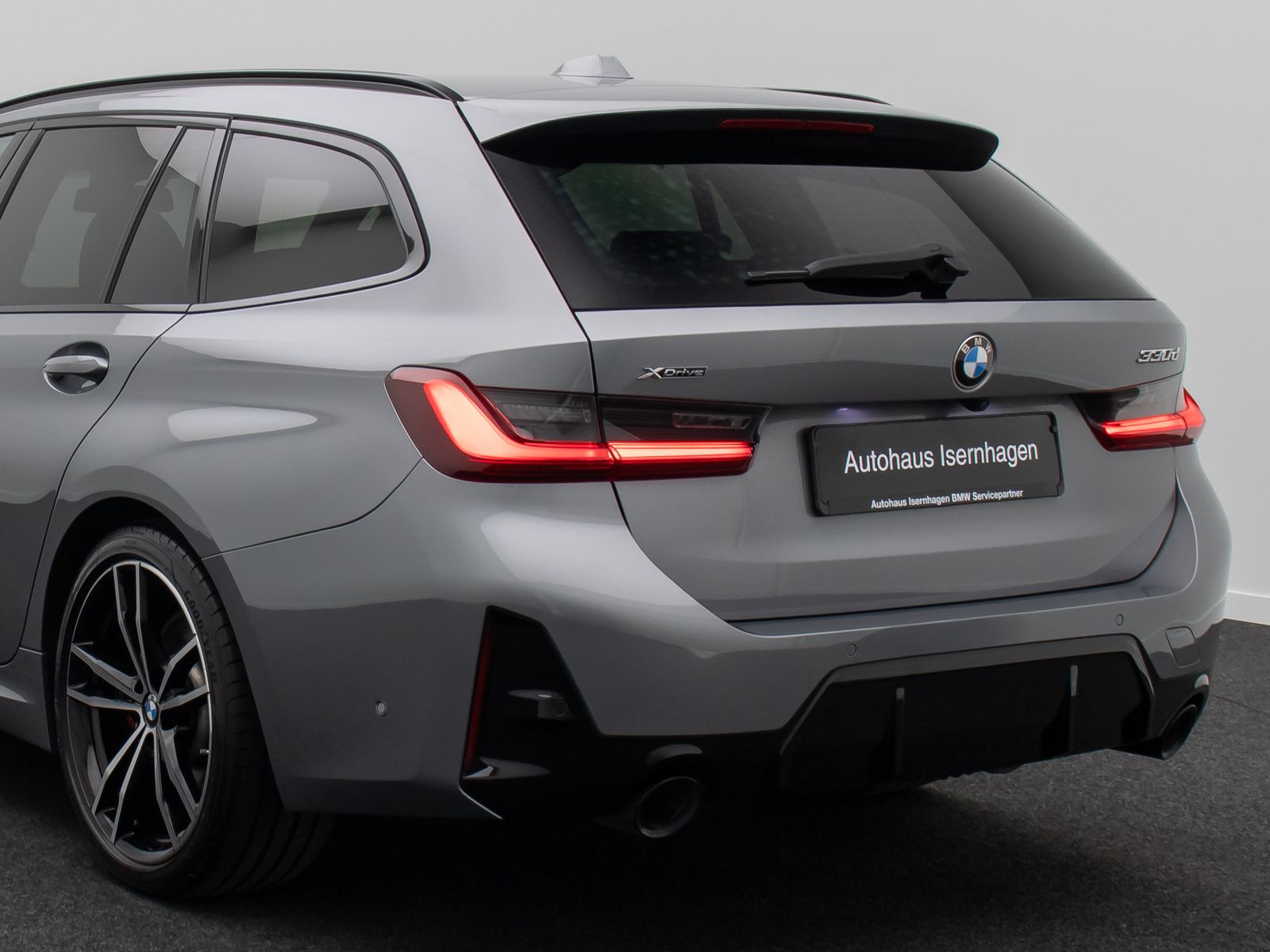Fahrzeugabbildung BMW 330d xD M Sport ACC Kamera H/K Panorama HUD 19"