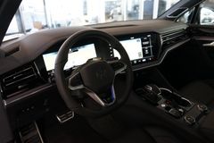 VW Touareg R eHybird | Pano | AHK | Dynaudio VW Touareg R eHybird | Pano | AHK | Dynaudio