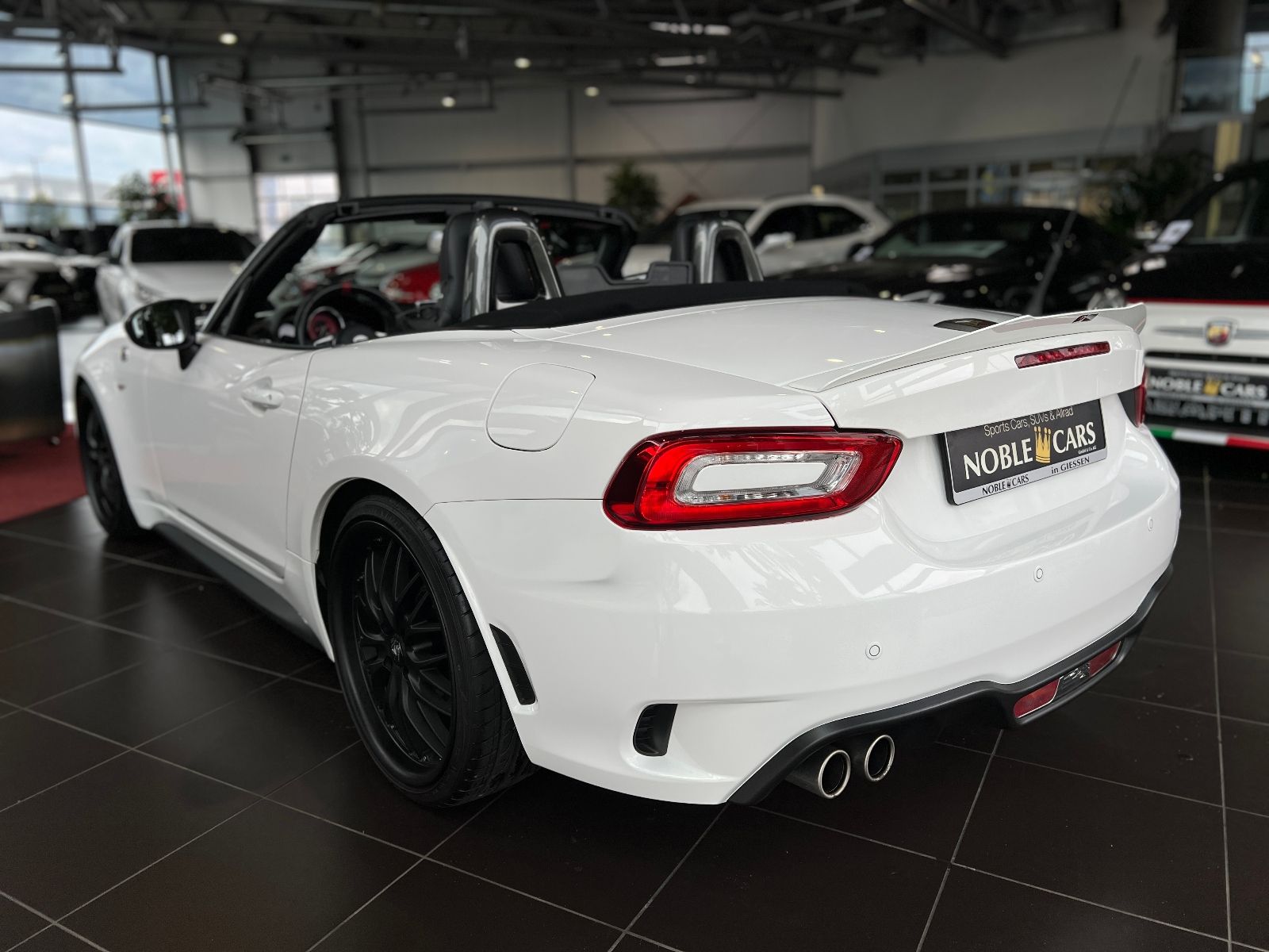 Fahrzeugabbildung Abarth 124 Spider Turbo Turismo LED LEDER