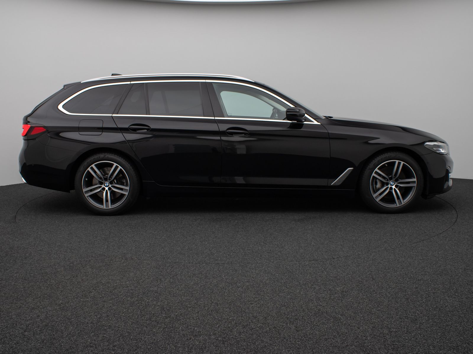 Fahrzeugabbildung BMW 530d  xD Panorama Kamera DAB HiFi AHK Alarm ACC