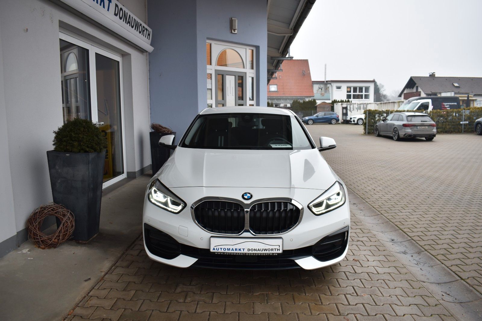 BMW 118d Aut. Sport Line Navi Sitzhzg 2-Zonen LED imagem 3