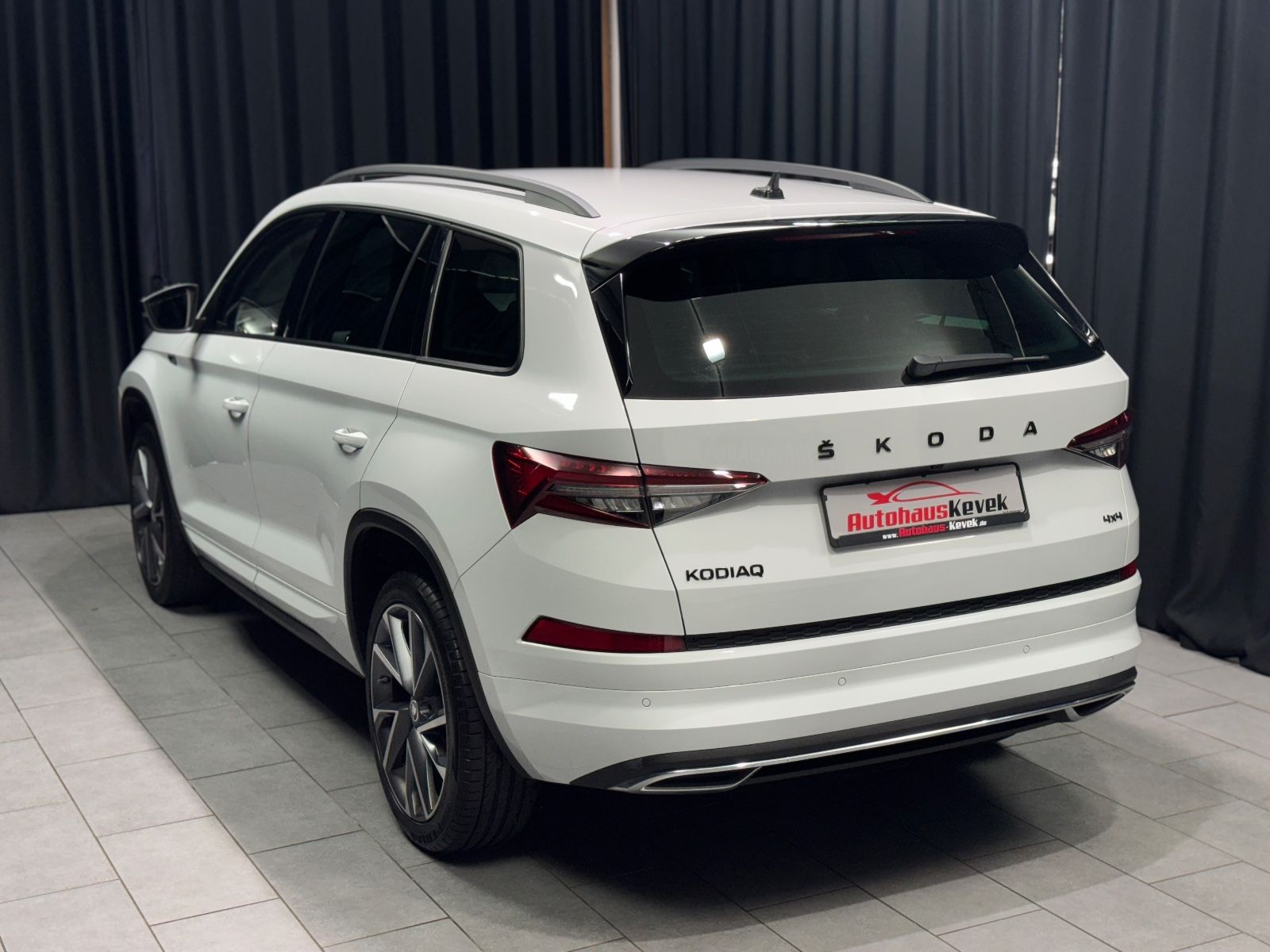 Fahrzeugabbildung SKODA Kodiaq Sportline 4x4|DSG|7-SITZER|AHK|ACC