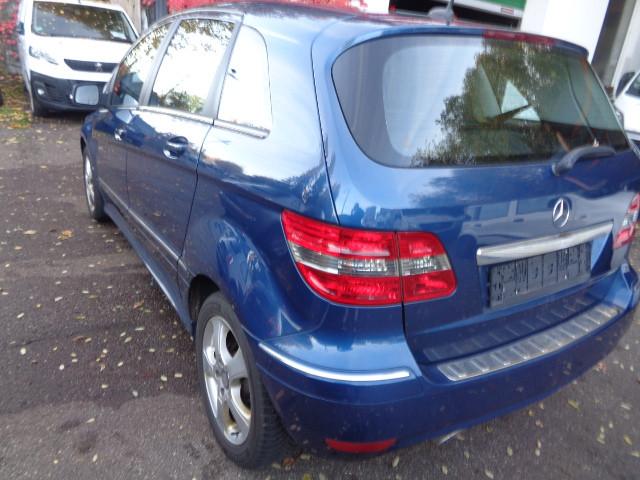 Mercedes-Benz B180 2011 — engine 1.991 cm³, 109 HP (80kW)