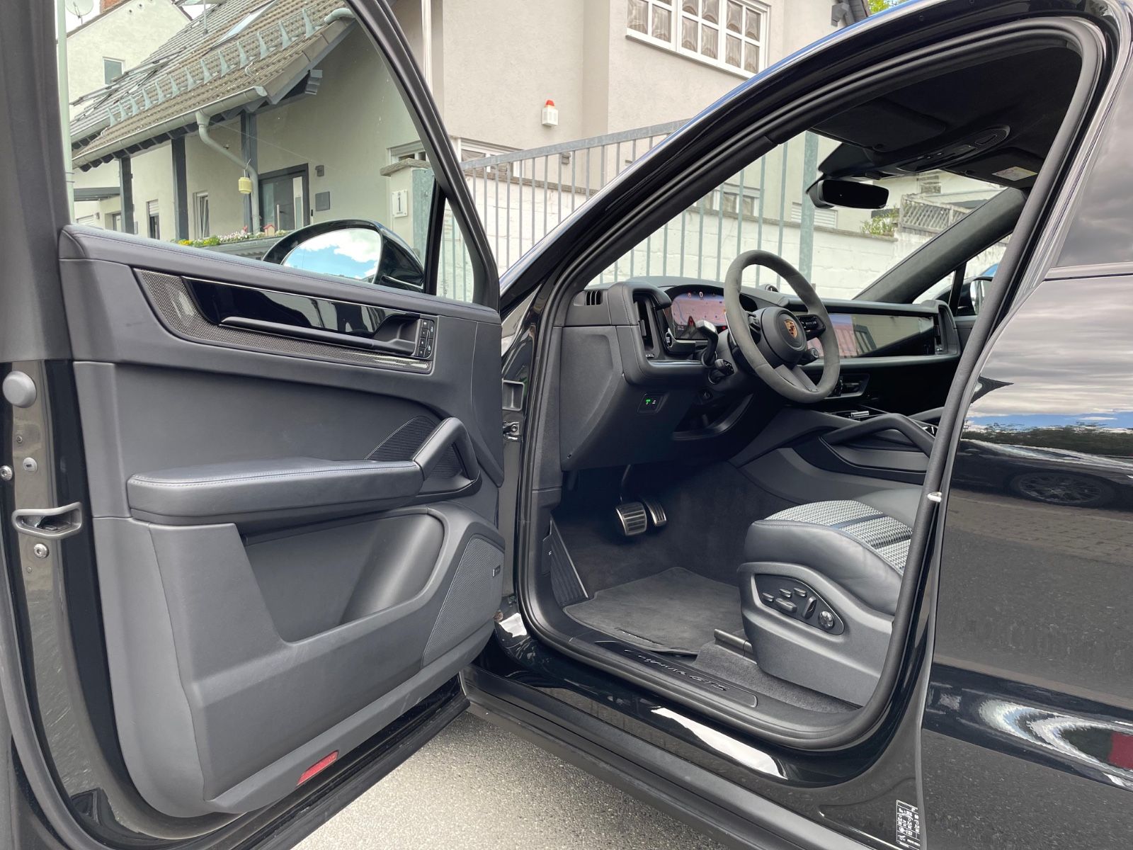Fahrzeugabbildung Porsche Cayenne GTS Coupé Leichtbau|ACC|HUD|PASM|3.Displ