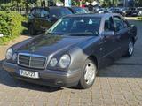 Mercedes-Benz E 280 Avantgarde Leder Glasschiebedach Tempomat - Mercedes-Benz E 280: T