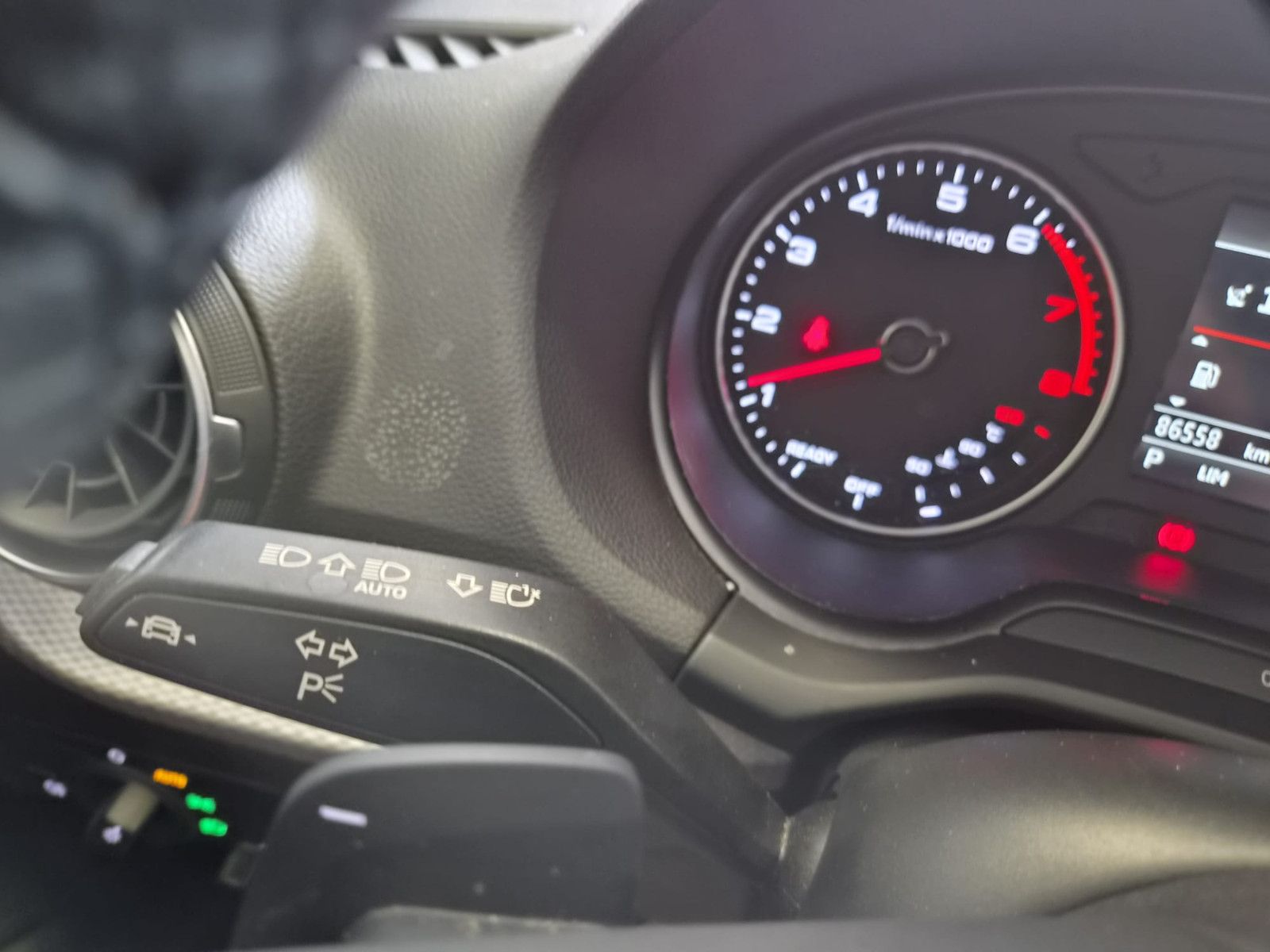 Fahrzeugabbildung Audi Q2 35 TFSI advanced / LED / NAVI / KAMERA
