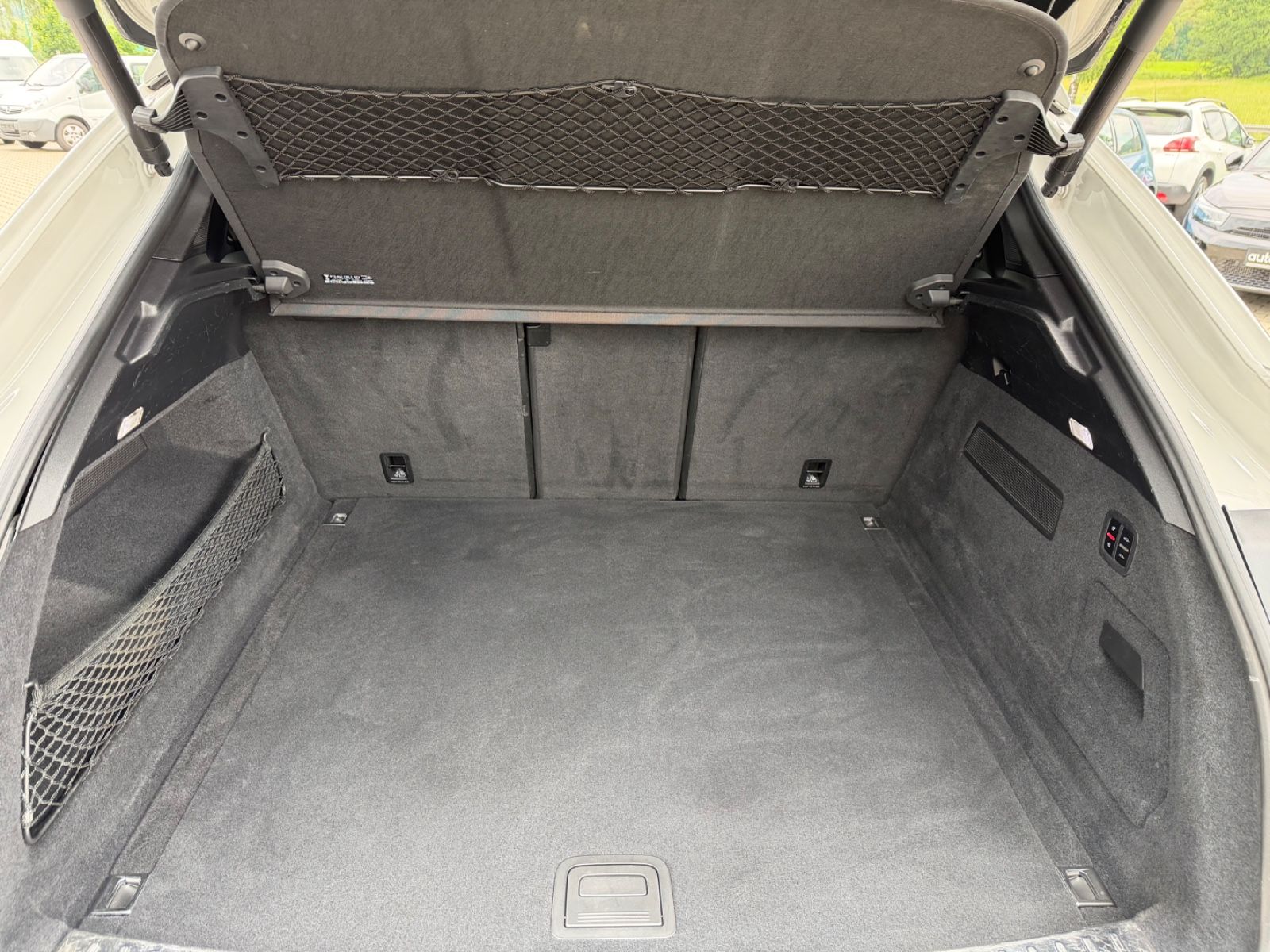Fahrzeugabbildung Porsche Cayenne Coupe°Kreide°Sportpaket°AHK°Carbon°22Zol