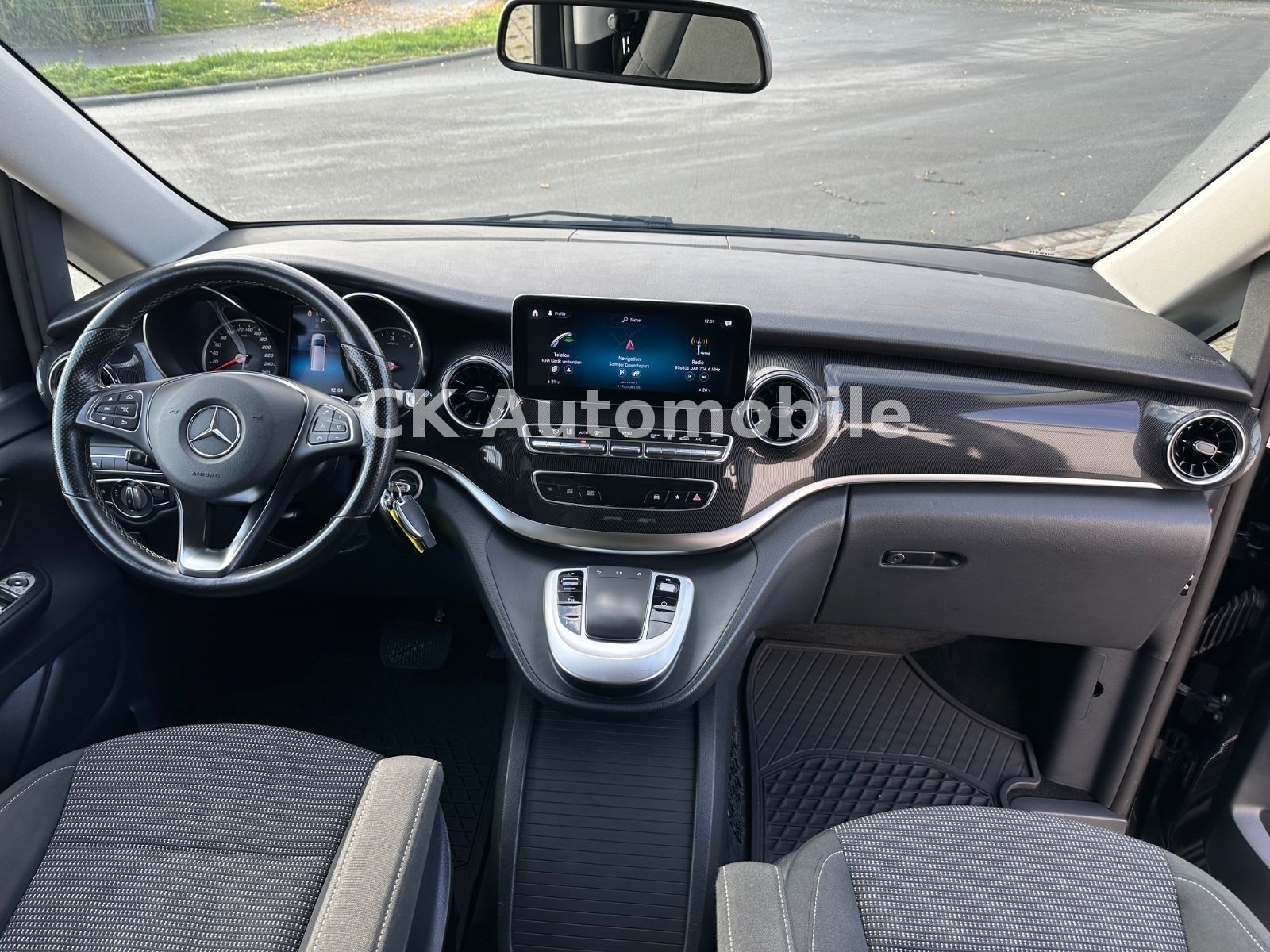 Fahrzeugabbildung Mercedes-Benz V 300d EDITION Kompakt/7 Sitze/Navi/LED/AHK