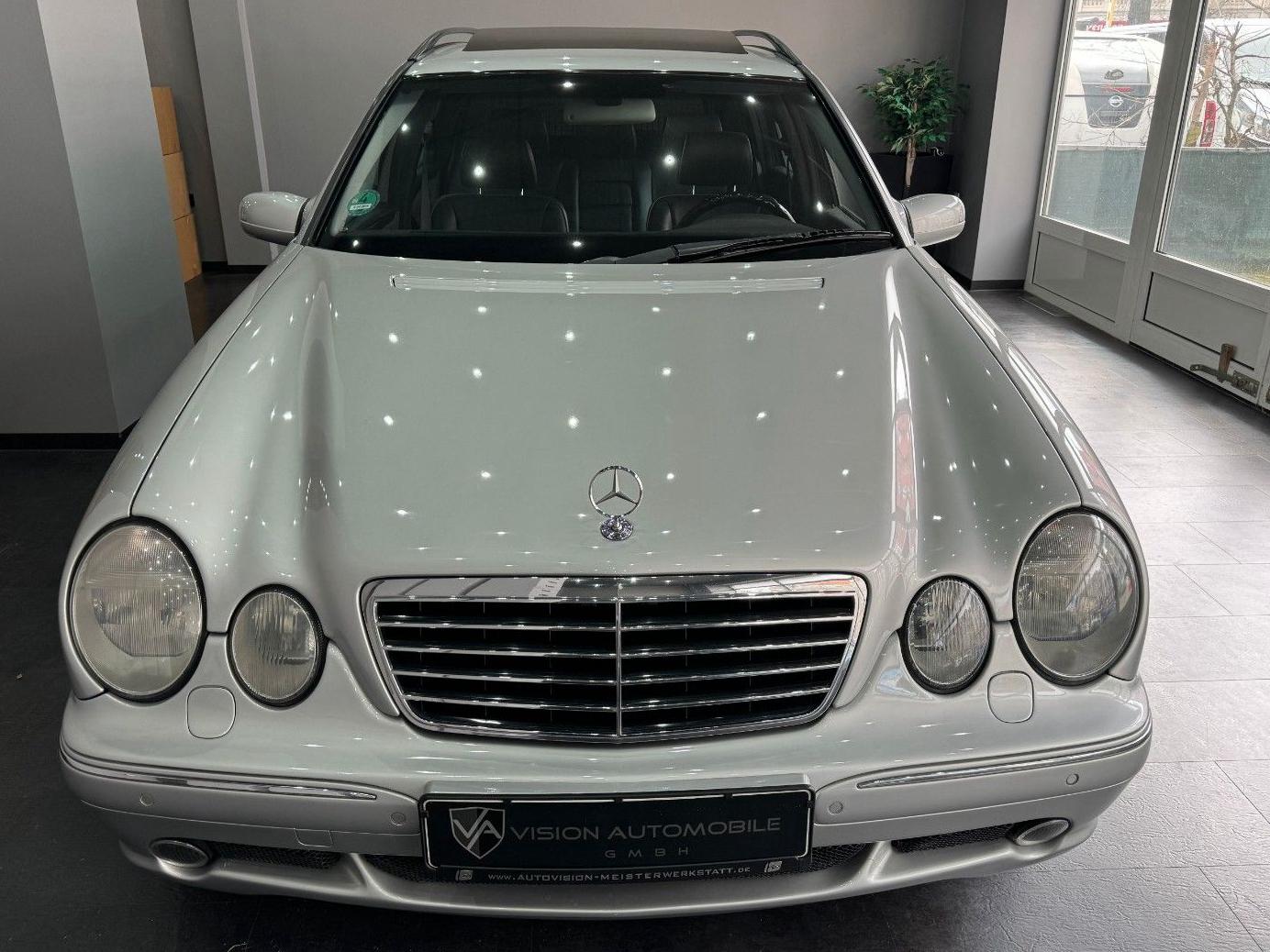 Mercedes-Benz E 55 AMG T 4-MATIC VOLLAUSSTATTUNG  / 1 of 12