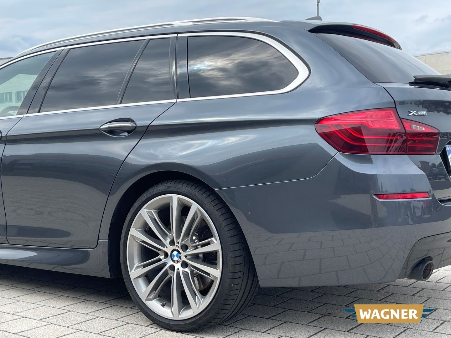 Fahrzeugabbildung BMW 535 d xDrive M-Paket Touring DPF Head-UP