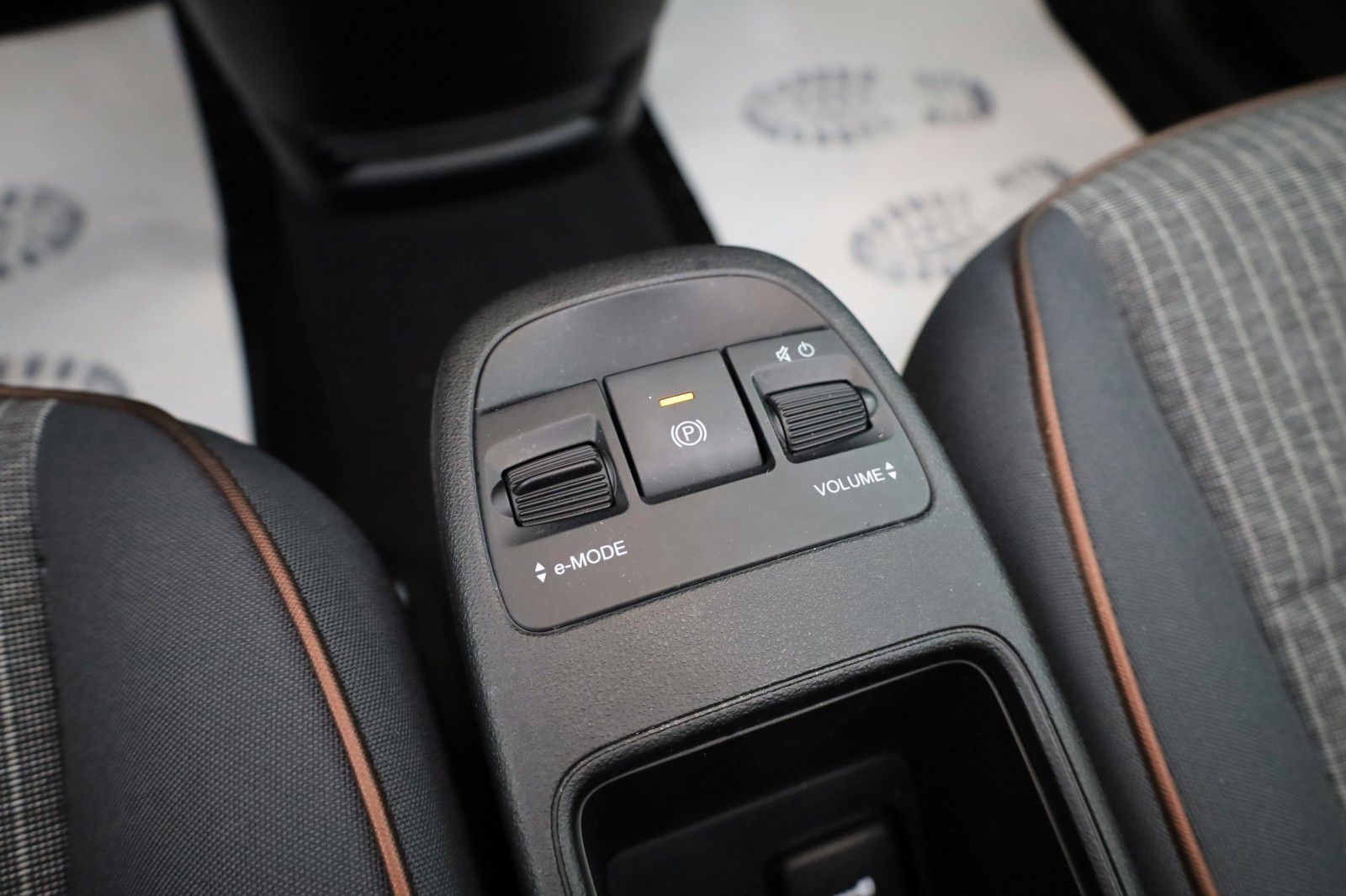 Fahrzeugabbildung Fiat 500e Icon Navi,Kamera,Panorama,8 fach bereift