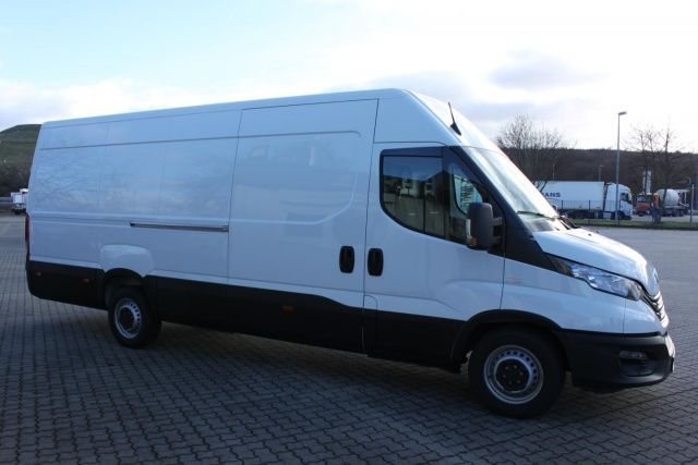 Fahrzeugabbildung Iveco Daily 35S14EA8V Kastenwagen