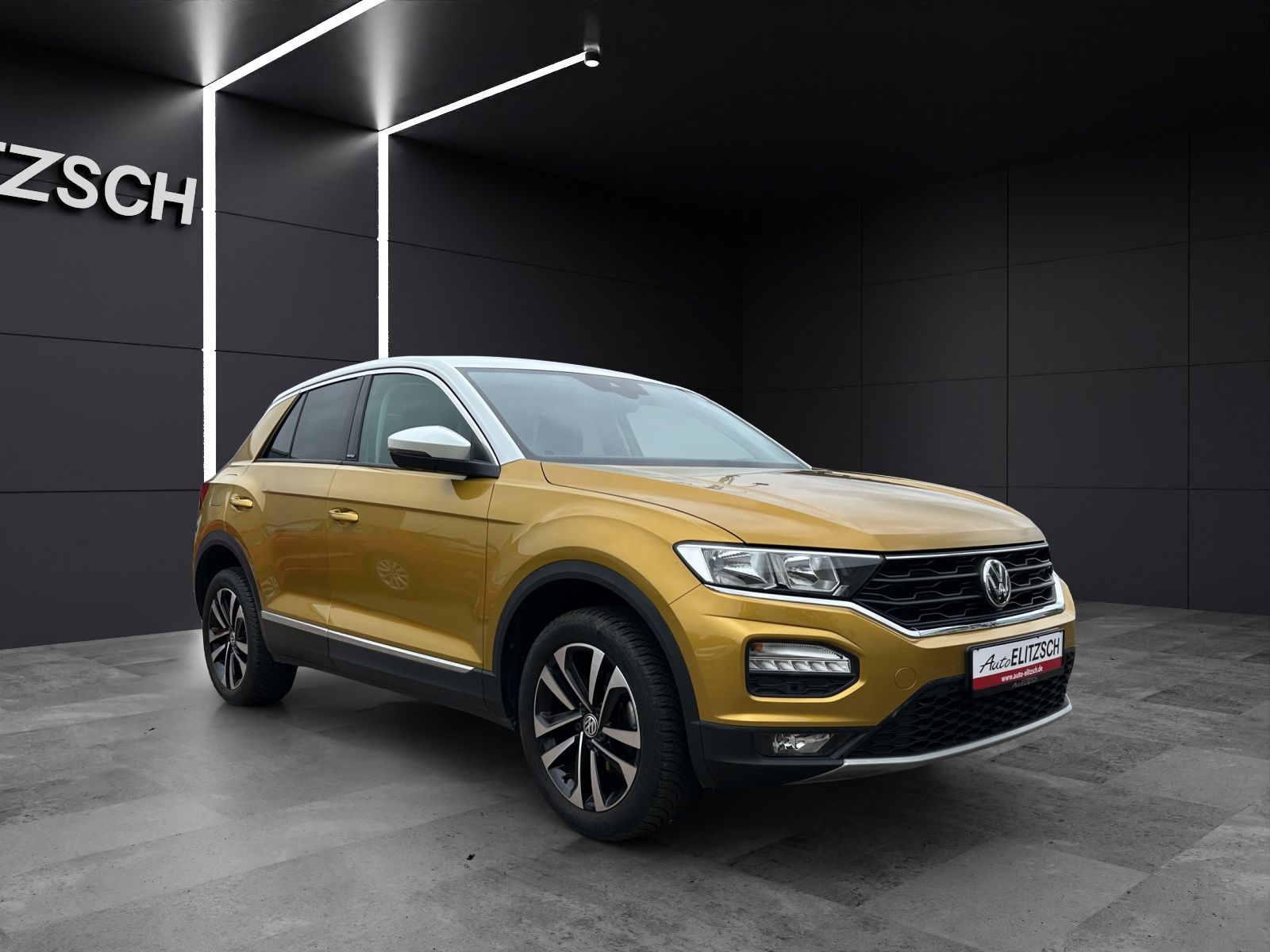 Fahrzeugabbildung Volkswagen T-Roc TSI United DSG LED Navi ACC AHK RFK SH