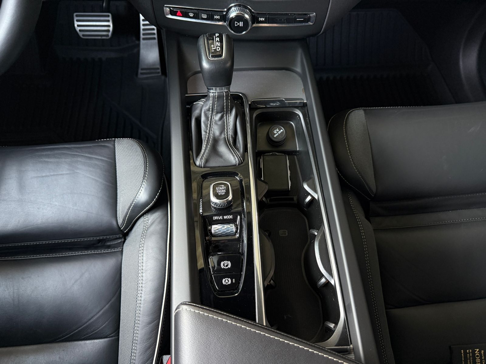 Fahrzeugabbildung Volvo XC60 R Design AWD ACC H&K 360° LED