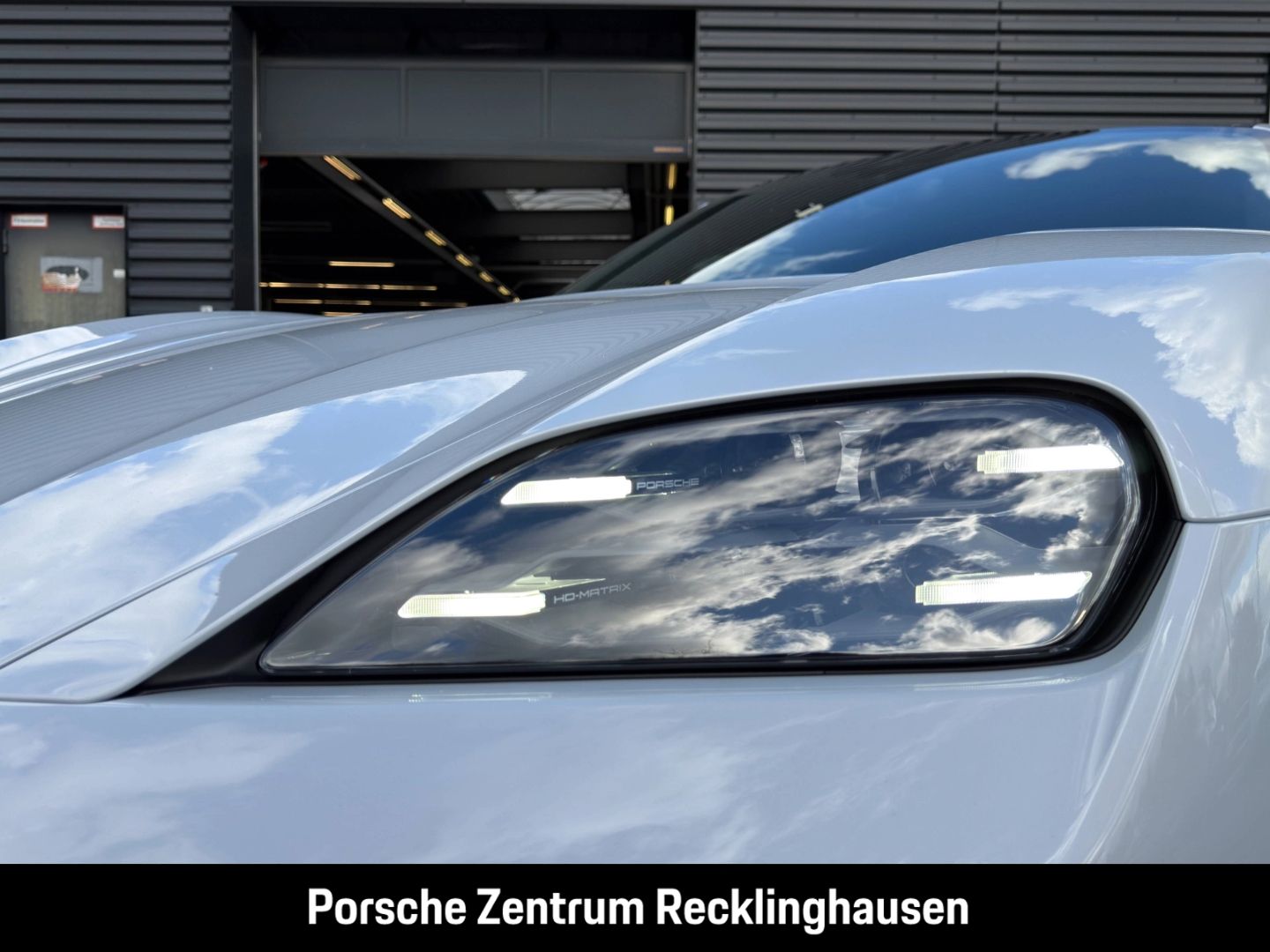 Porsche Taycan Black Edition SportDesign Paket Luftfeder foto 12