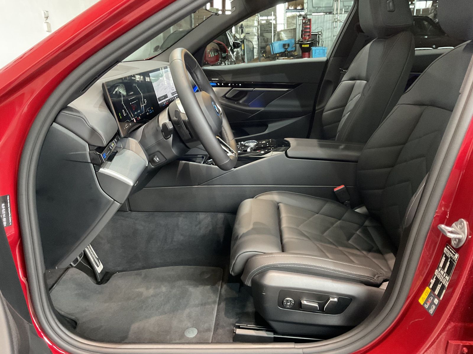 Fahrzeugabbildung BMW 530e xDrive M Sportpaket, Panorama Glasdach, akt
