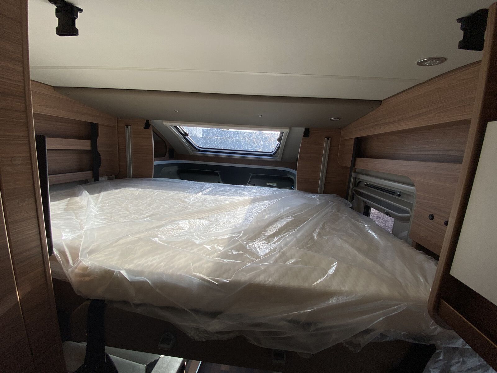 Fahrzeugabbildung Weinsberg CaraCompact Suite MB EDITION PEPPER 640 MEG