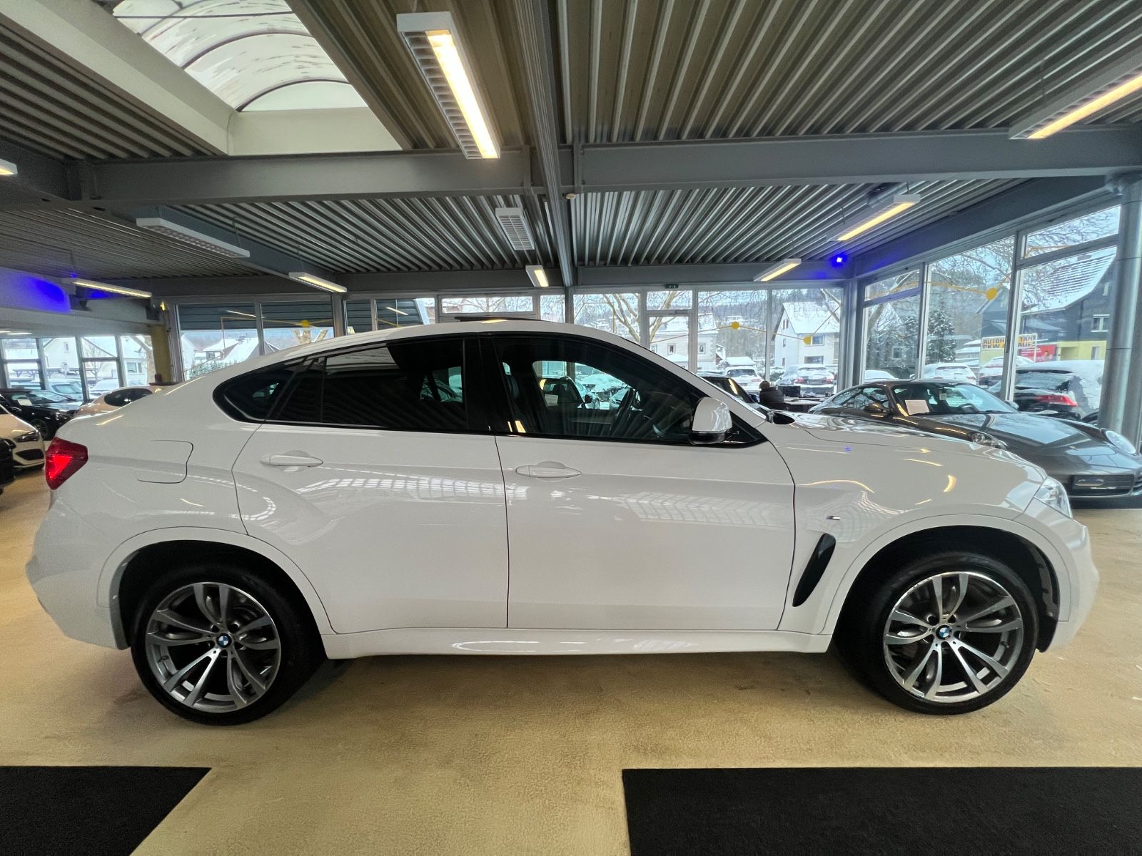 Fahrzeugabbildung BMW X6 xDrive 40 d M Sport Paket *Soft*Schiebedach*