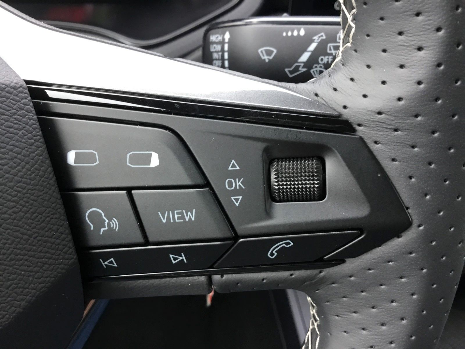 Fahrzeugabbildung SEAT Ibiza 1.0TSI Style DSG+ACC+16"+Navi+LED+FullLink