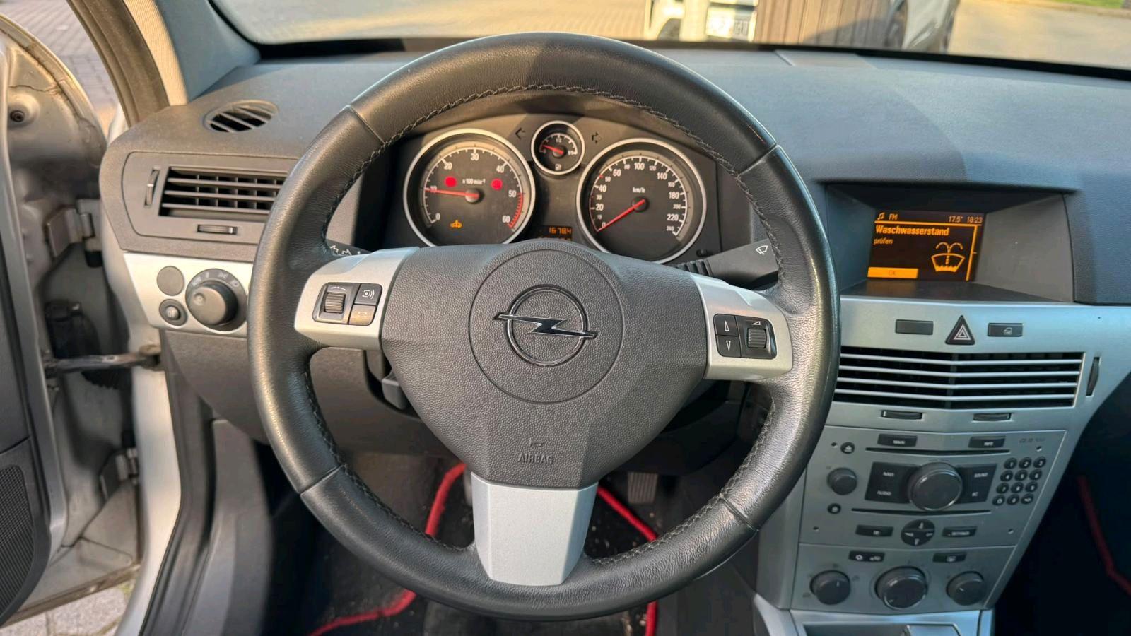 Opel Astra 2009 — photo 9