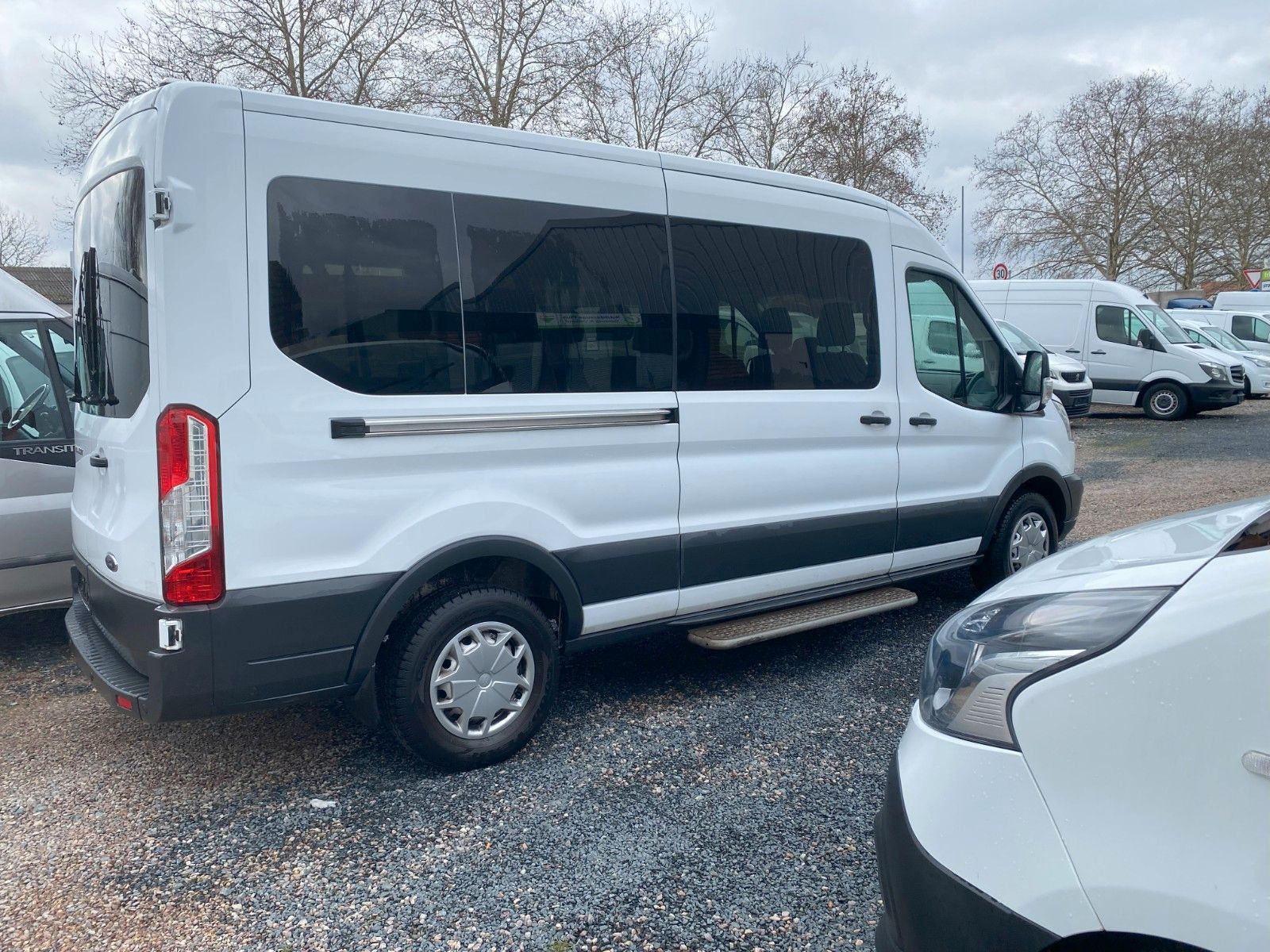 Fahrzeugabbildung Ford Transit Kombi 350 L3 Trend,9SitzerROLLSTHULRAMPE