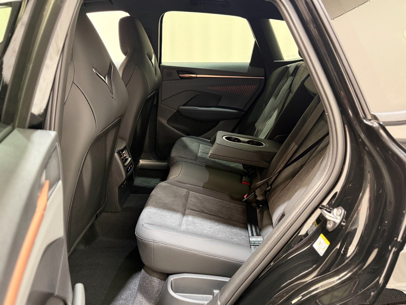 Fahrzeugabbildung CUPRA Terramar 2.0 TSI - 4Drive - VZ - DSG