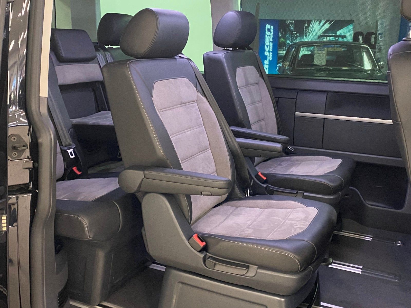 Fahrzeugabbildung Volkswagen T6 Multivan"GENERATION SIX"STANDHZG+NAVI+AHK+LED