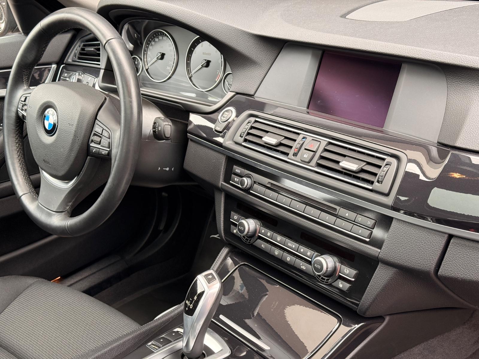 BMW 520i Limousine 1HA*SCHIEBDACH*KAMERA*WENIGKM*TÜV