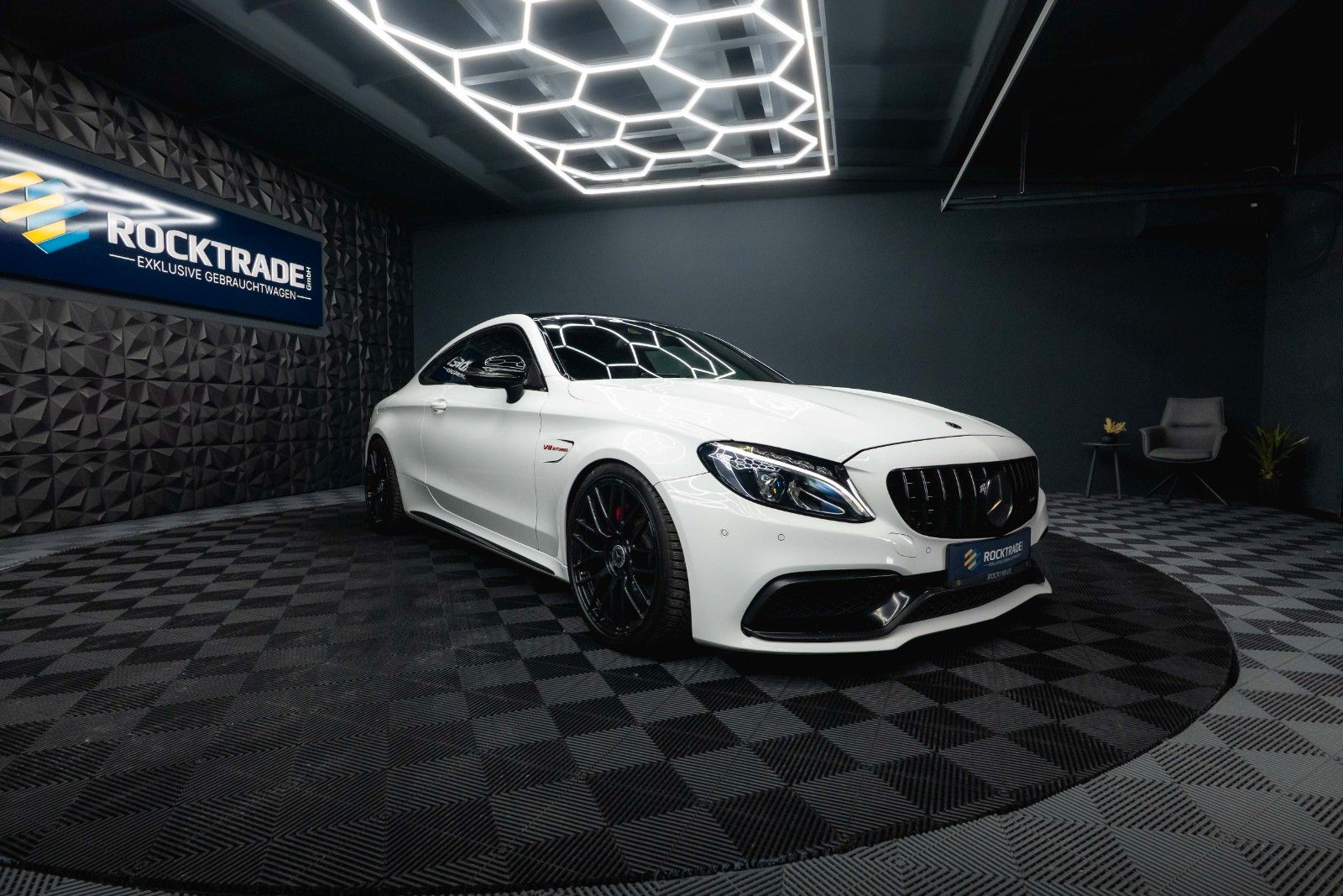 Fahrzeugabbildung Mercedes-Benz C 63 AMG Coupe Edition 1 Night Carbon *ACC*LED*