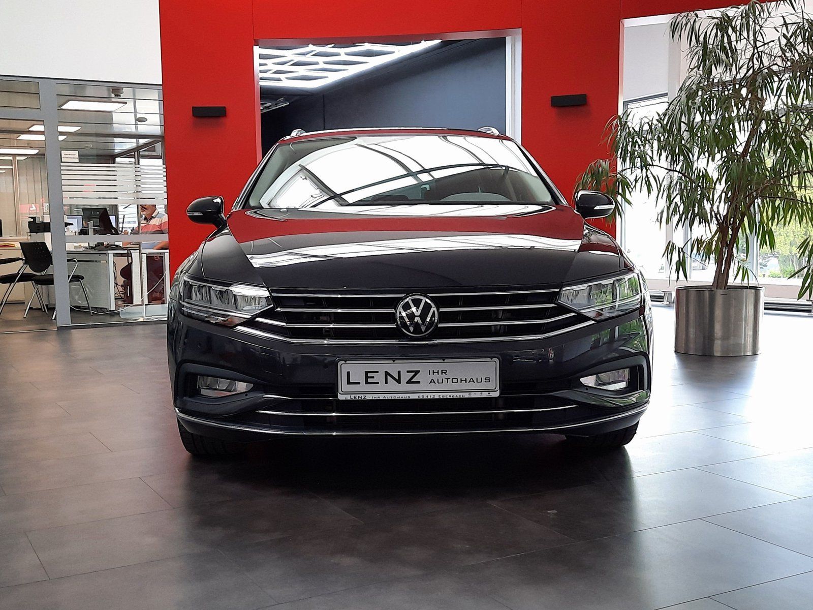 Fahrzeugabbildung Volkswagen Passat Variant Elegance TSI DSG *AHK*Navi*Cam*