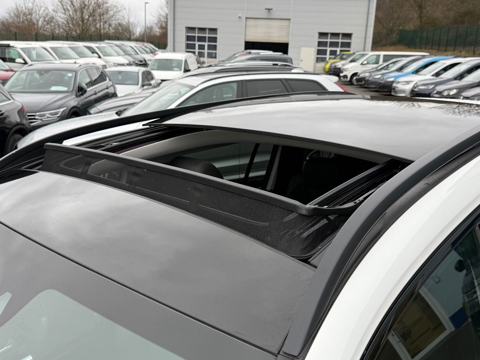 Fahrzeugabbildung Mercedes-Benz GLB 220d 4Matic AMG ACC AHK Kamera Ambiente Pano