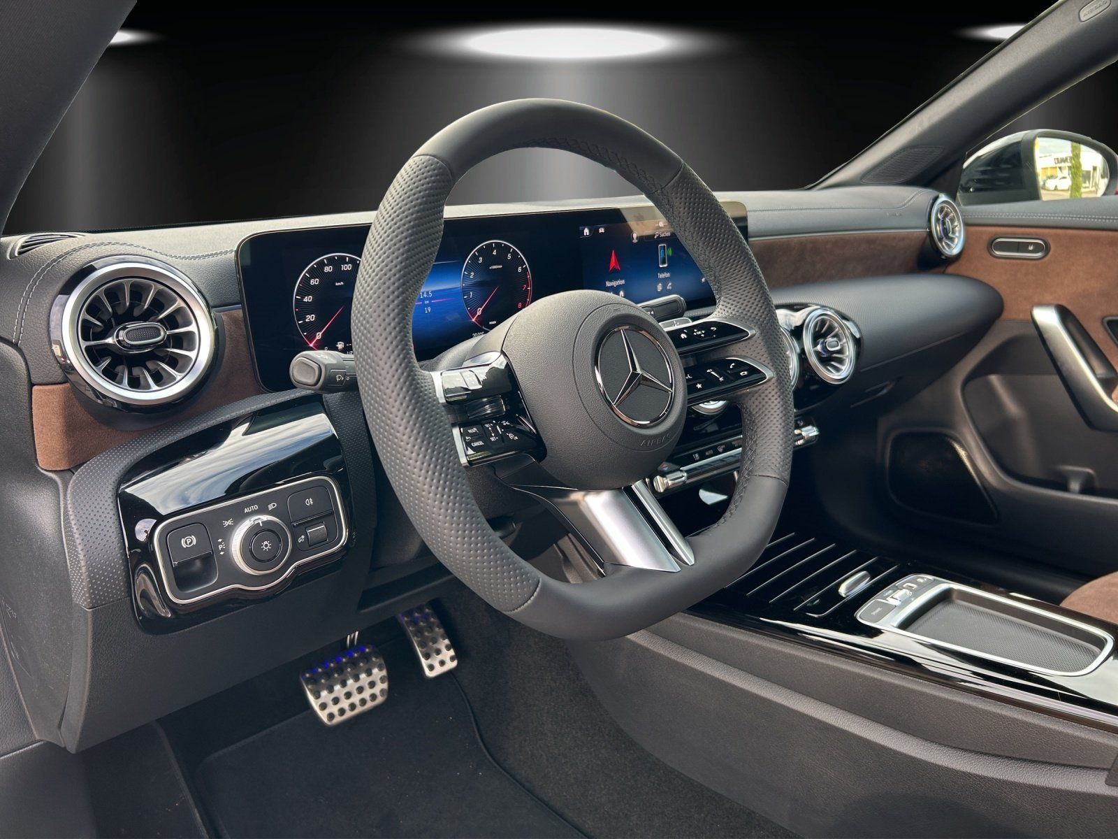 Fahrzeugabbildung Mercedes-Benz CLA 200 Coupé AMG Pano 360° DISTRO Night KeyGo