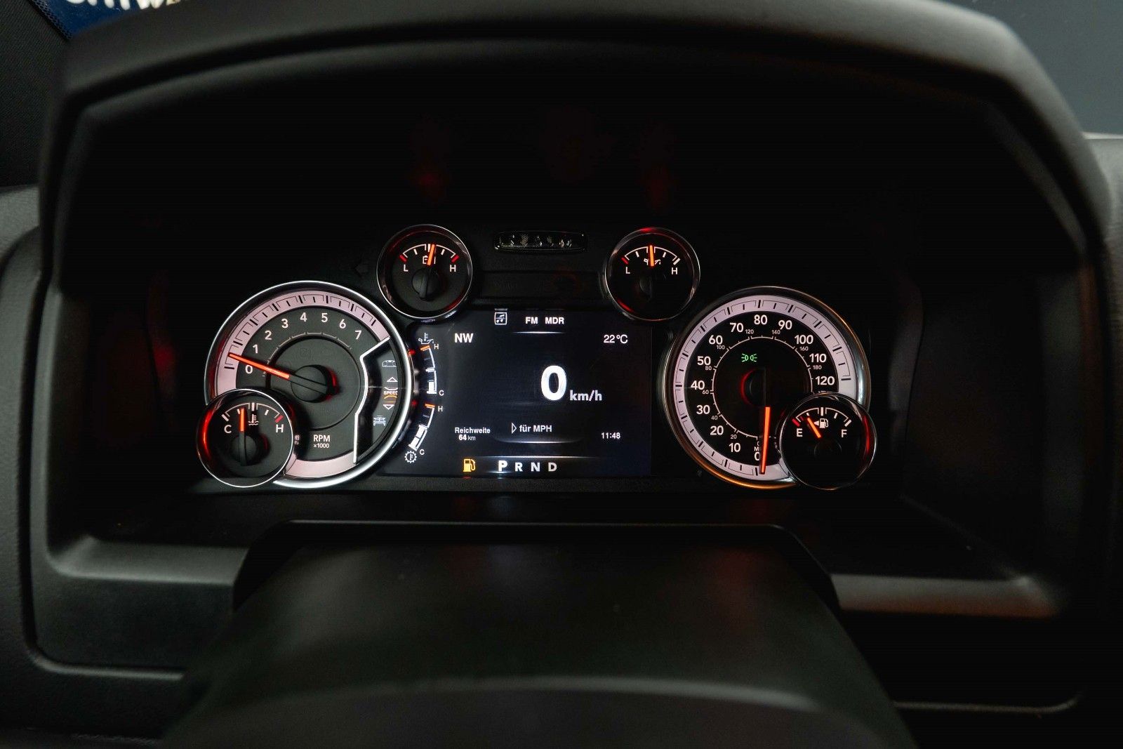 Fahrzeugabbildung Dodge RAM 5.7 V8 HEMI 4x4 OFFROAD Night-Paket *LED*19%