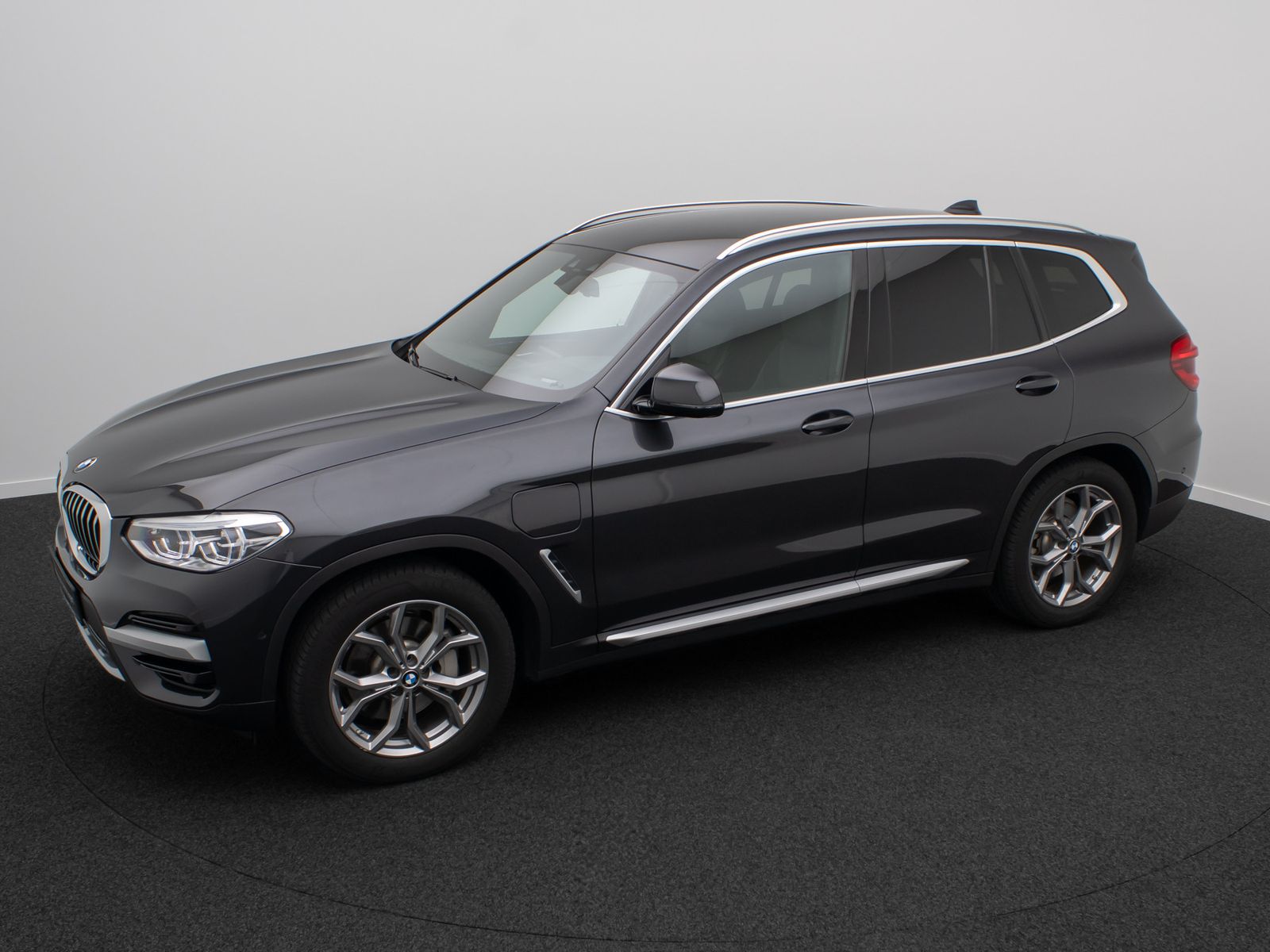 Fahrzeugabbildung BMW X3 xD30e xLine HUD DAB Kamera Alarm HiFi 19Zoll
