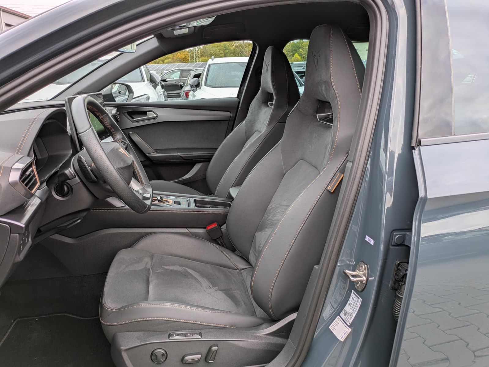 Fahrzeugabbildung CUPRA Leon 1.5 eTSI EDGE MATRIX*ACC*KAM*18"5JGARANTIE