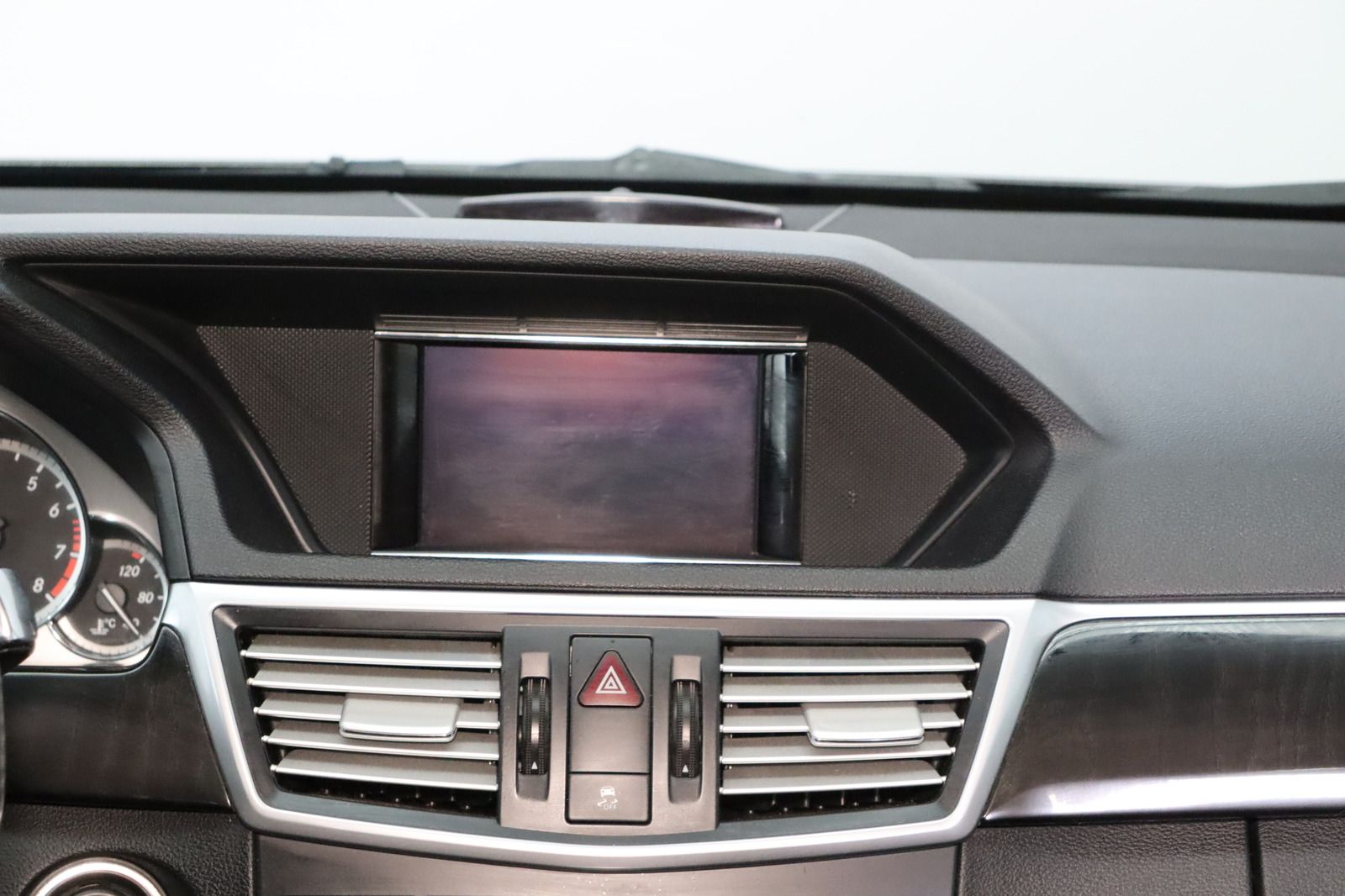 Fahrzeugabbildung Mercedes-Benz E 350 CGI T BlueEFFICIENCY * Navi * Sitzhzg. *