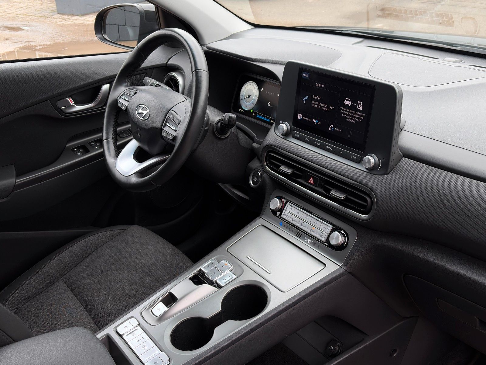 Fahrzeugabbildung Hyundai KONA E Select SHZ LHZ PDC CarPlay ACC Navi LKA