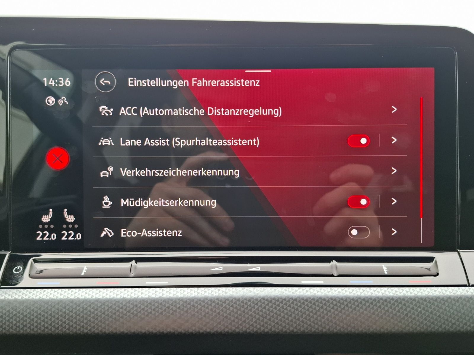 Fahrzeugabbildung Volkswagen Golf VIII TSI Active Standhzg. LEDplus Navi HUD