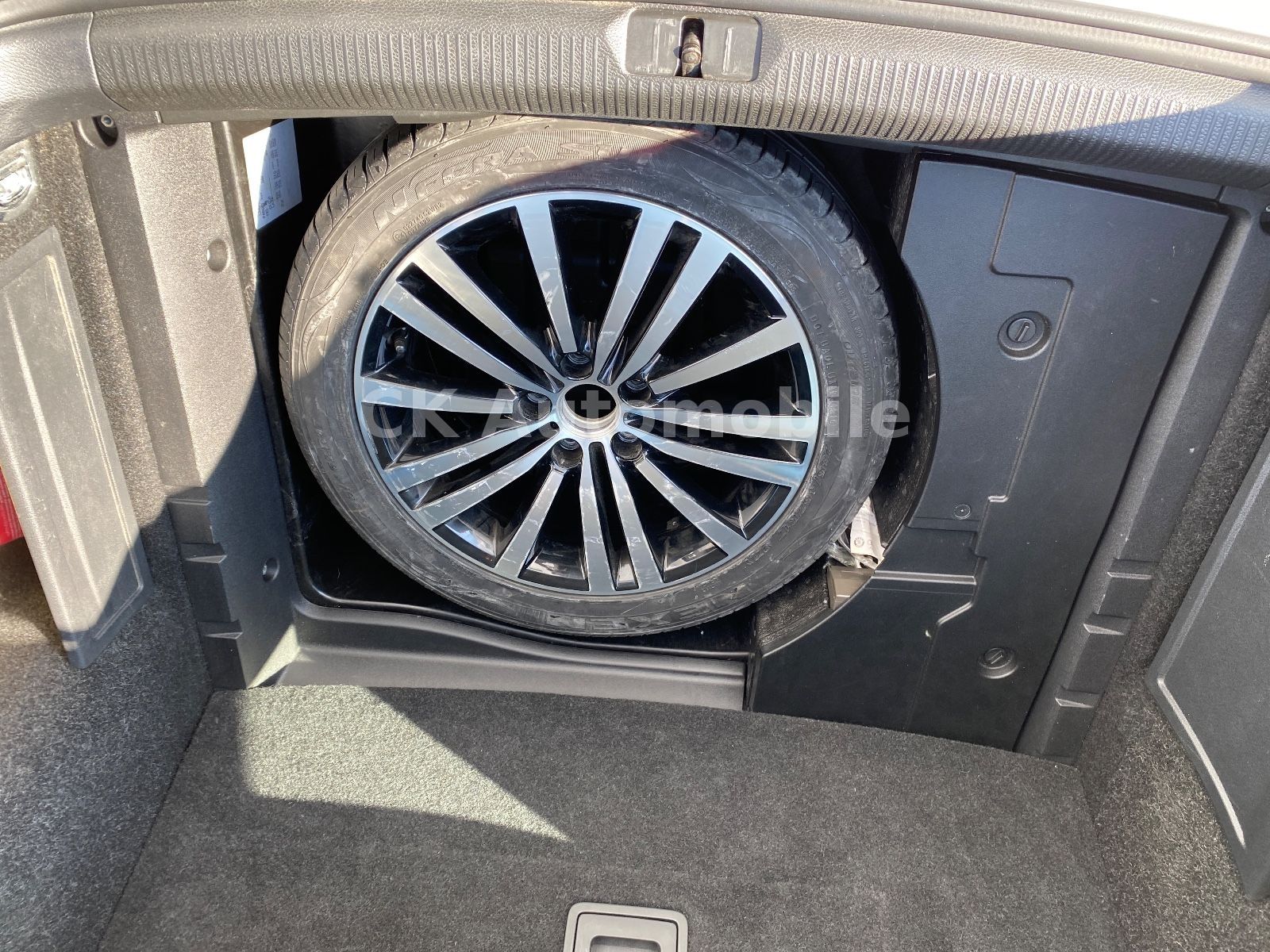 Fahrzeugabbildung Volkswagen Passat Variant Comfortline BM/DSG/Navi/Bi-Xenon