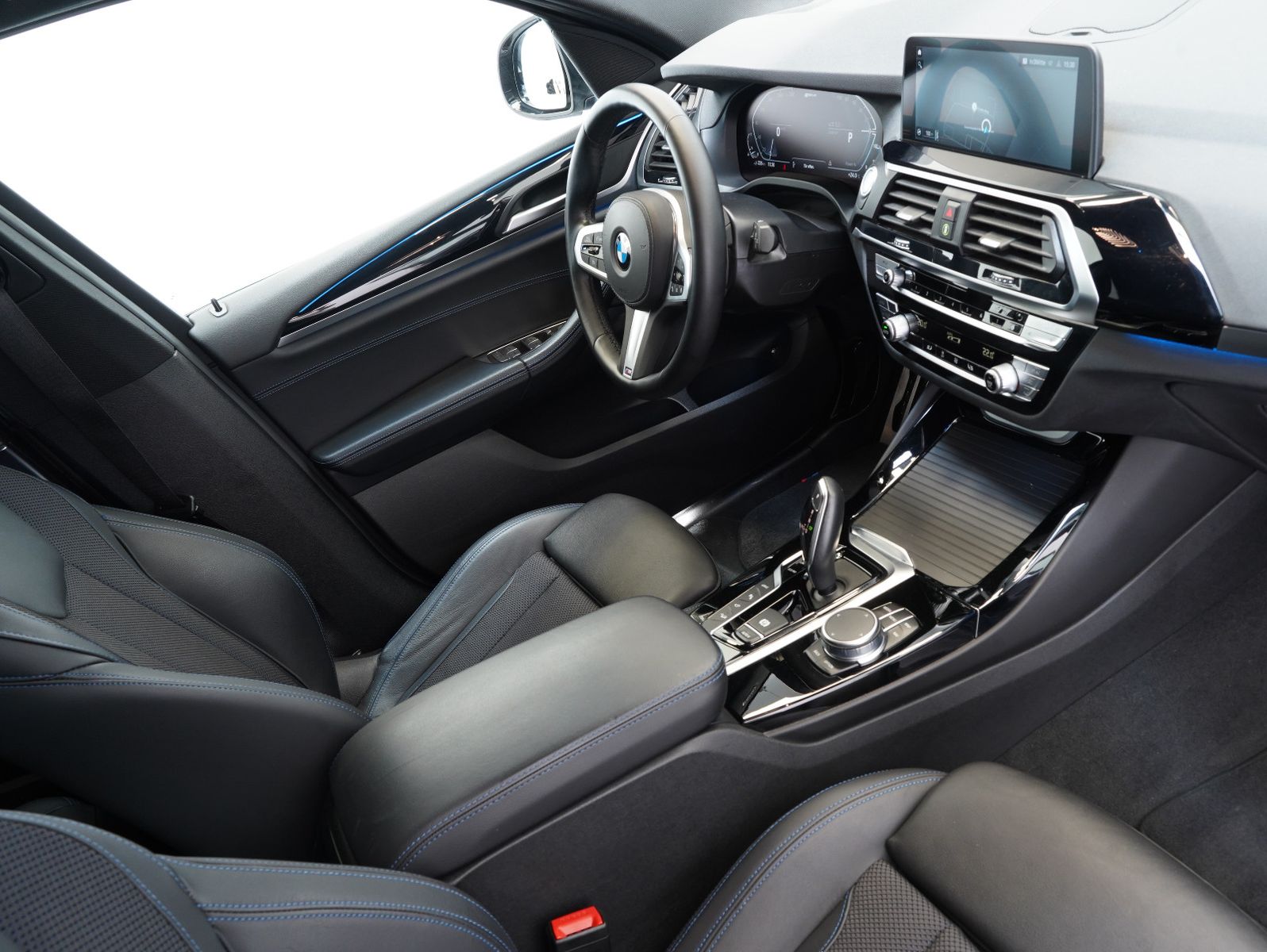 Fahrzeugabbildung BMW X3 xDrive 30 e M Sport AHK/360°/LM20"