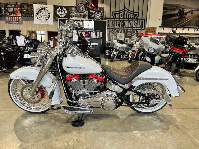 Fahrzeugabbildung Harley-Davidson FLDE Deluxe Chicano Umbau Mega Bike