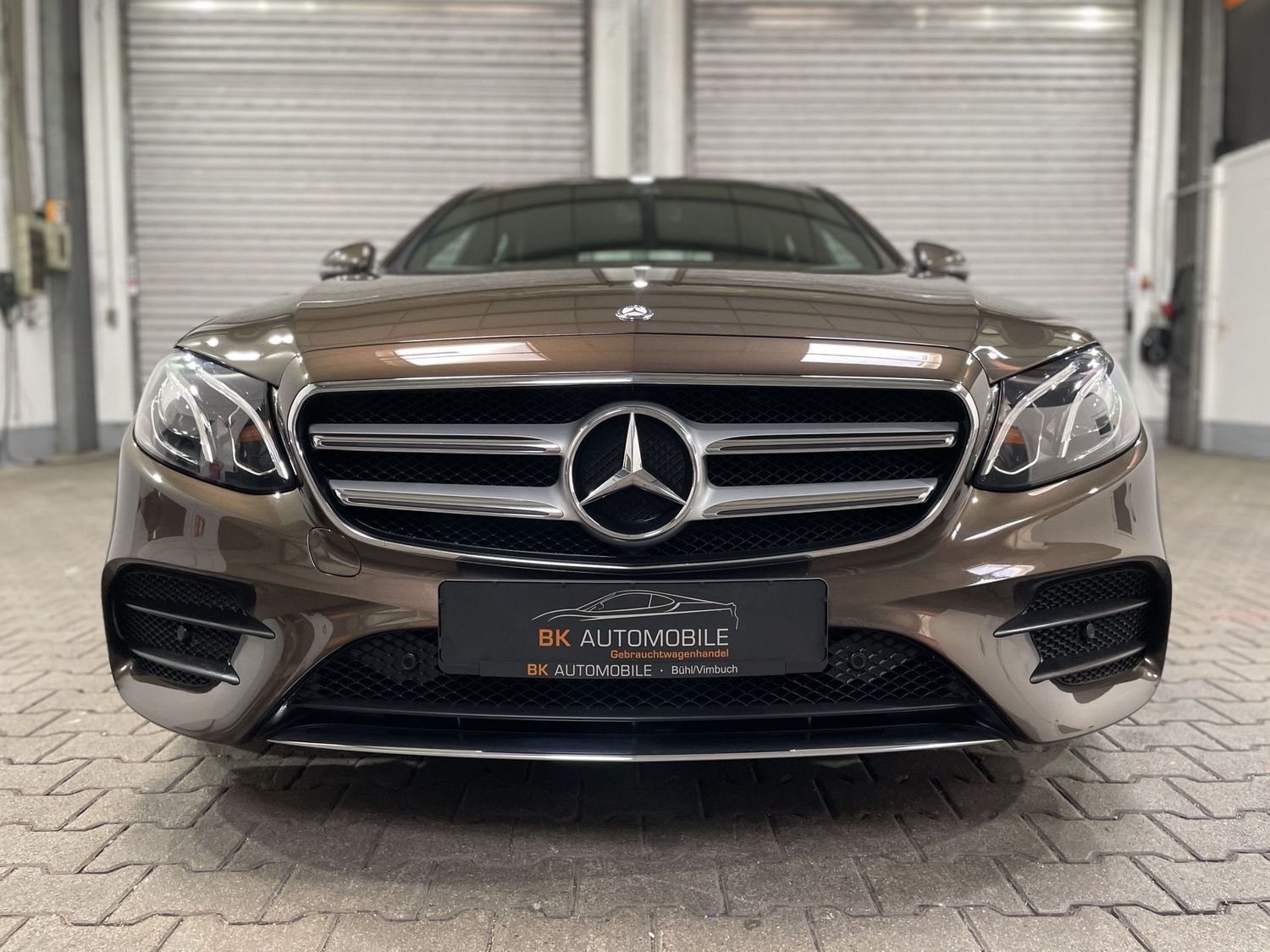 Fahrzeugabbildung Mercedes-Benz E 200 AMG#LED#Kamera#Spur#Alcantara#Ambiente