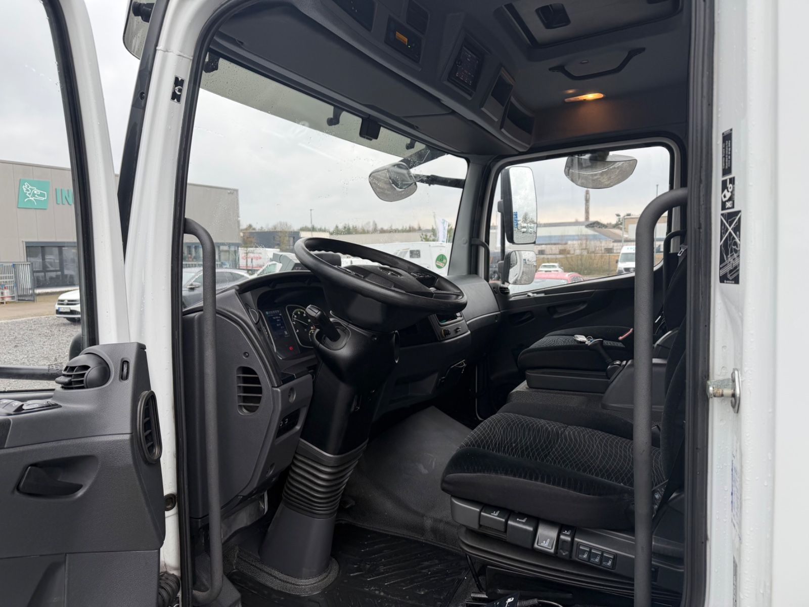 Fahrzeugabbildung Mercedes-Benz Atego 818 L Koffer LBW