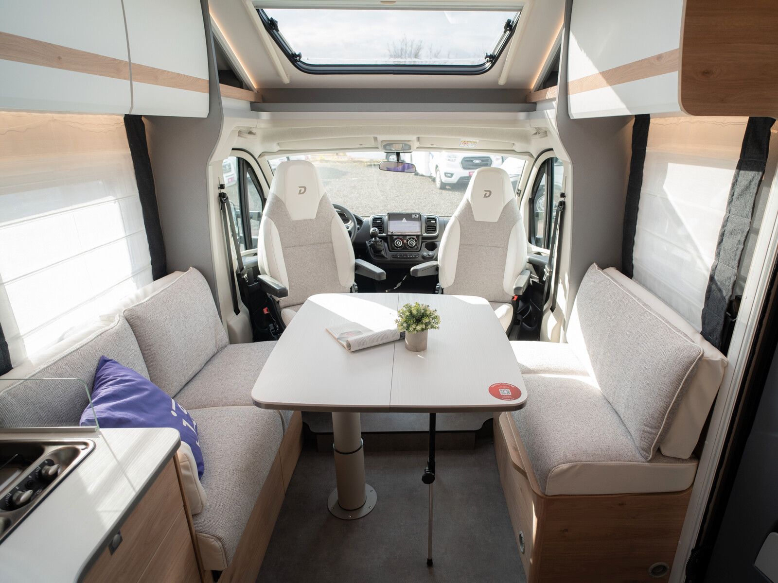 Fahrzeugabbildung Dethleffs Just Camp Active T 7052 EBL Navi Kamera, Markise
