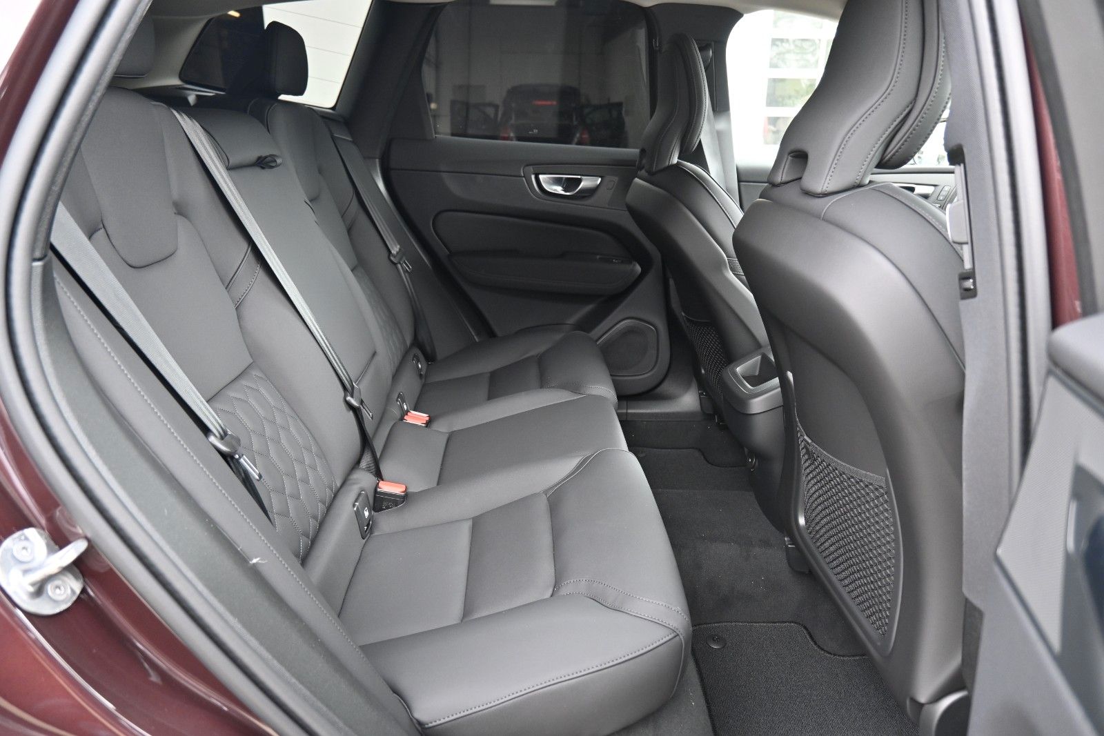 Fahrzeugabbildung Volvo XC60 B5 AWD Plus Dark*FSHZG*360°*ACC*AHK