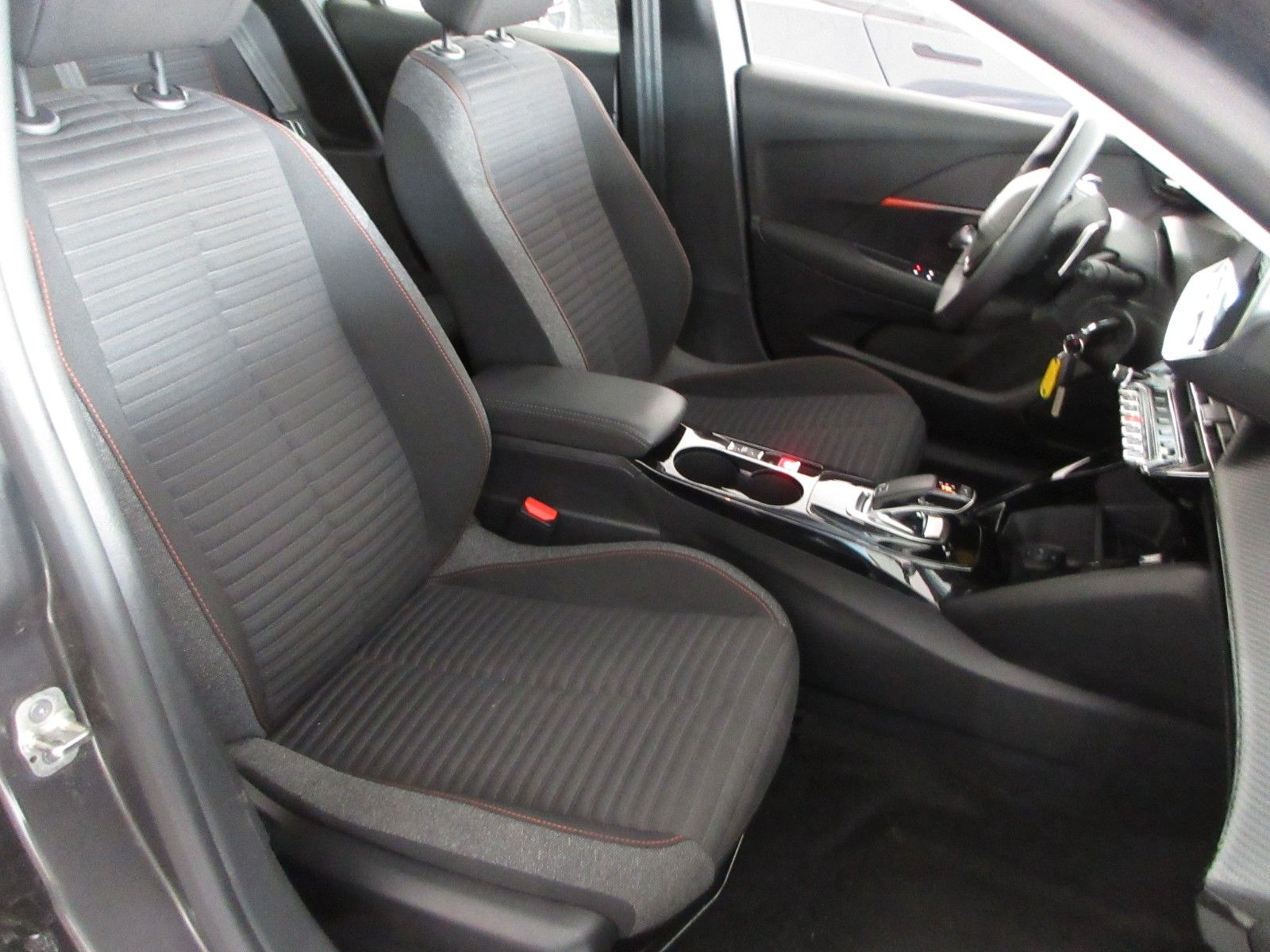 Fahrzeugabbildung Peugeot 208 Active Pack 1.2T LED/NAVI/SHZ/PDC/ALU