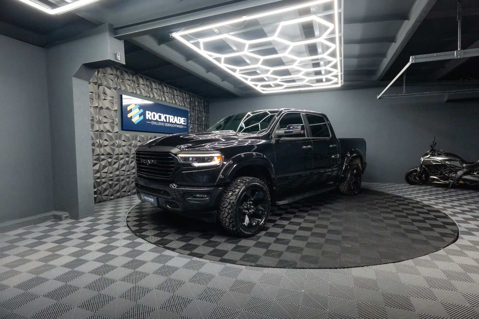 Fahrzeugabbildung Dodge RAM 3.6 V6 4x4 OFFROAD LARAMIE BLACK EDITION LED